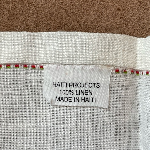 (NWT) Set of Four 100% Linen Handmade Christmas Napkins from Haiti Each Unique - Picture 3 of 10